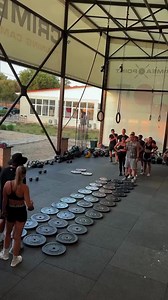 Ao som de Billie Jean, de Michael Jackson, uma turma de crossfit viralizou ao mostrar um exercício coletivo. Seguindo a batida da música, a turma foi dividida em dois grupos, que deveriam fazer uma sequência de saltos. A dificuldade do desafio se mostra ainda maior porque os grupos de posicionaram em lados opostos e, para fazer dar certo e não haver encontrões durante a execução do exercício, todos precisariam realizar os mesmos movimentos ao mesmo tempo. O resultado impressionou os internautas.