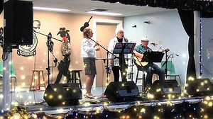Just call me lonesome This is a Radney Foster song done here nicely by Hanks Hotties . They were missing one of the group so Dale Sewers filled in and provided some vocals and guitar. From the Double S Bluegrass Park in New Canada , Lunenburg County, Nova Scotia on Aug 24/2024 The guests today were Southwind and Gary Hiltz, Seldom Heard, Hanks Hotties and The Boutiliers Mike Blackburn - Music Videographer | Mike Blackburn - Music Videographer