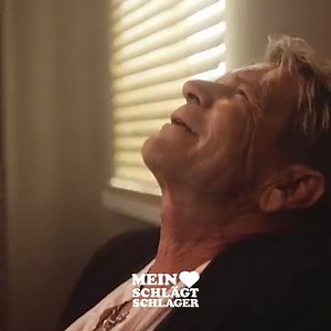 In seinem neuen Song "Deep Purple und Led Zeppelin" erinnert Matthias Reim an die wilden 70er und nimmt uns mit auf seine ganz persönliche musikalische Zeitreise.🤘😄 "Deep Purple und Led Zeppelin" ist ein ehrlicher und rockiger Song über eine große erste Liebe und die grenzenlose Liebe zur Musik. 💕 👉Hier könnt ihr euch das brandneue Video in voller Länge ansehen: https://youtu.be/an11lzzWnvc | Mein Herz schlägt Schlager