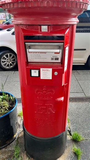 New Updated Parcel ER Post Box, Brook Street,Tavistock, Devon #letterbox #postbox