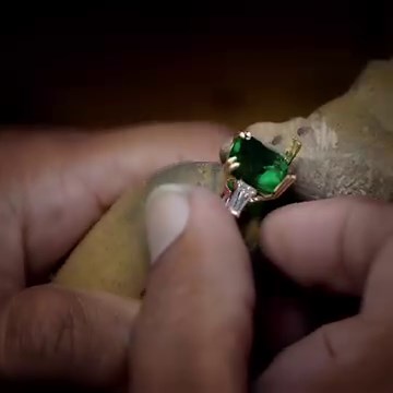 From a rare emerald to a breathtaking high jewelry design—this Classic Winston ring is crafted by Harry Winston’s highly skilled artisans who are dedicated to sharing the beauty of colored gems with the world. Discover our collection of one-of-a-kind high jewelry: https://hwin.st/3SxzsaT #HarryWinston #WinstonHighJewelry | Harry Winston