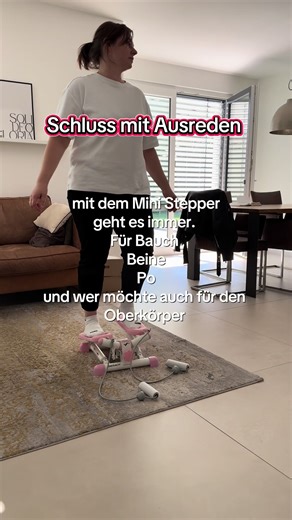 Du kannst dabei lesen, am Handy scrollen oder sogar TV schauen. Das Training läuft einfach nebenbei. Der Stepper ist gelenkschonend, einfach zu benutzen und perfekt für Zuhause. Er trainiert Beine und Po, verbessert deine Ausdauer und hilft beim Kalorien verbrennen. #stepper #workoutfromhome #abnehmen #kalorien #ministepper