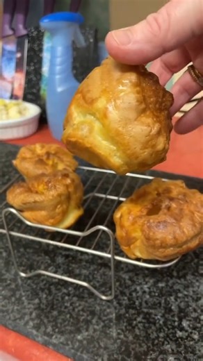 Easiest Yorkshire pudding recipe air fryer way, same method and recipe for ovens #yorkshirepudding | 𝓡𝓮𝓬𝓲𝓹𝓮𝓼 𝓑𝔂 𝓝𝓪𝓷𝓷𝓪 𝓑𝓮𝓪