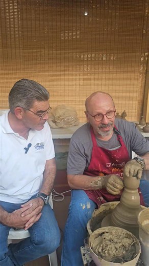 Ιερά Μητρόπολη Λεμεσού 3ο Φεστιβάλ Κυπριακής Παράδοσης "Η κεραμική - αγγειοπλαστική και ο τόπος μας" Ο κ. Ανδρέας Κάττος, Πρόεδρος του Παγκύπριου Συνδέσμου Αγγειοπλαστών και Κεραμιδιών, μιλά στην κάμερα της ΝΕΑ ΠΟΛΙΣ για τη διαχρονική τέχνη της αγγειοπλαστικής και τη σημασία της στη διατήρηση της κυπριακής παράδοσης. 🏺🇨🇾 | Νέα Πόλις