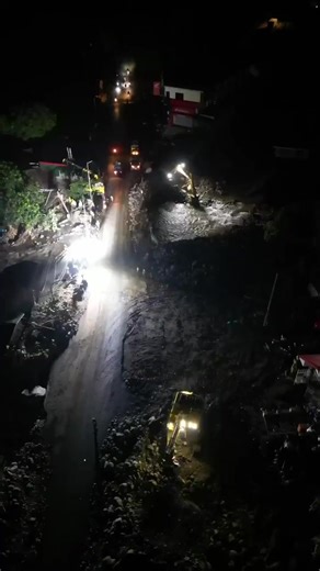 WATCH: Local authorities in Canlaon City were still working late into the night of November 5, 2025, to clear debris and repair damage caused by Typhoon #TinoPH. Mayor Batchuk B. Cardenas said in a Facebook post that their overtime operation is not only part of the city’s ongoing recovery efforts but also a preparation for another typhoon expected to enter the Philippine area of responsibility on Saturday. | 🎥: Mayor Batchuk Cardenas/Facebook via Kaye Brier, Philippine Daily Inquirer | INQUIRER