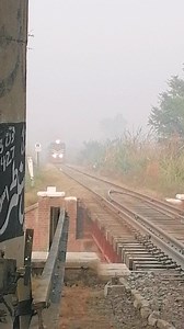 24K views · 958 reactions | 102DN Subak Raftar Railcar With GEU-20-4554 Fastest Pass Level Crossing From Gujrat | Chak jhumra junction | Facebook