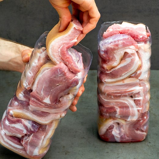 5.3M views · 10K reactions | Aunque tengas 100 años, ¡debes conocer esta receta de carne en frasco! Ingredientes: panceta de cerdo: 4 kg agua: 2 l sal gruesa: 30 g agua: 2 l sal gruesa: 20 g pimienta negra en granos: 5 g copos de guindilla picante: 7 g laurel: 2 g pimentón dulce : 30 g orégano: 5 g pimentón picante: 30 g ajo: 10 g eneldo: 40 g ajo: 10 g | Cookrate - Español | Facebook