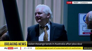 BREAKING: Julian Assange has landed in Australia. The WikiLeaks founder has pleaded guilty to one count of espionage as part of a plea deal with US authorities. Read more here: https://trib.al/oRSMm2k 📺 Sky 501, Virgin 602, Freeview 233 and YouTube | Sky News