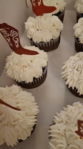 "BOOTS ON THE GROUND" THEMED CUPCAKES AND TREATS!! 130 cupcakes, 200 Strawberries, 100 Candy Apples, 100 Pretzel Rods, 100 Oreos, and a pull-a-part cupcake cake LATER...... WE ARE SOOOOOO HAPPY WITH HOW EVERYTHING TURNED OUT 🔥🔥🔥💯💯💯💓💓💓 SPECIAL SPECIAL SPECIAL S/O to my Boo for making sure I had everything that I needed ON TIME for this order and that I didn't procrastinate; which I have a bad habit of doing!! THANK YOU 💓💓💓 🎁 Birthday Party 🤵🏾👰🏾‍♀️ Weddings 💍 Engagement Party 💎 
