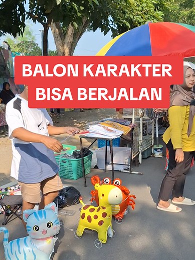 Balon Karakter Bisa Berjalan di CFD Bantaran Madiun