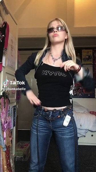 Best 2000s Just Dance Songs to Dance to | Y2K Fashion Vibes