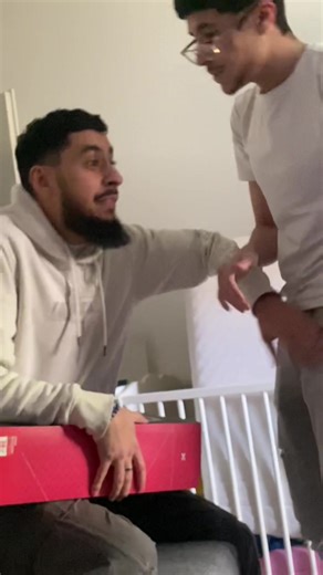 Encore une Carte graphique ! C un ouf ! #geek #videofamille #cartegraphique #pc #setup #frereetsoeur #famille #drole #drole_videos #humour #pourtoi