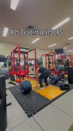 Don’t worry, this was only my first time ever deadlifting. My form will be correct in the near future. #discipline #mindset #consistency