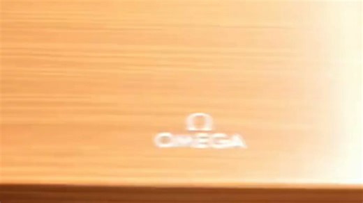 这款XX品牌XX型号的服装，采用简约设计，百搭不违和，日常通勤、休闲出行都适合，搭配轻松显气质。