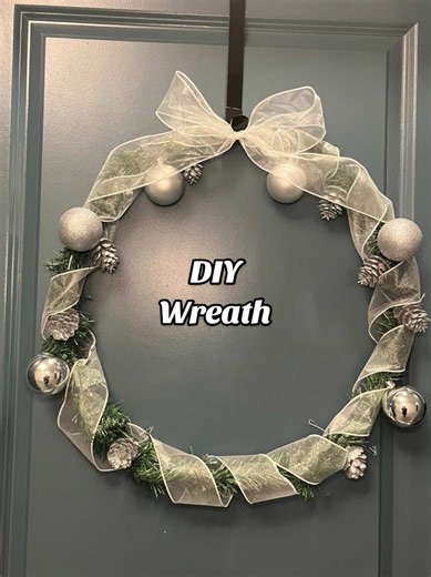 Christmas Wreath on a budget 😉 ❄️☃️ #DIY #christmasdecor #budget #dollartree