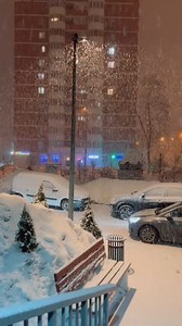 Snow falling in New York | Explore New York City