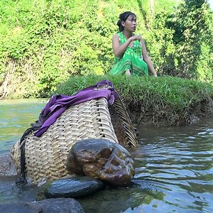 77K views · 6.5K reactions | How Does A Basket Fish Trap Work? | Primitive Cooking KT Food | Facebook