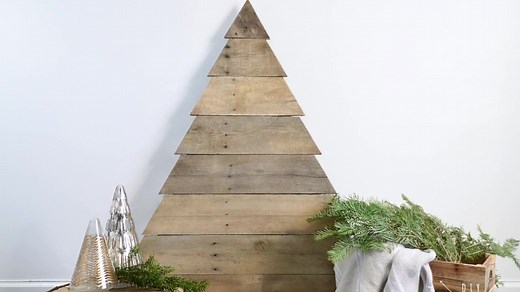 Building a reusable #DIY Christmas tree from free recycled wood 🤶🏼. Full tutorial on my #YouTube channel! #HolidayMusic #howto #woodworkingfun