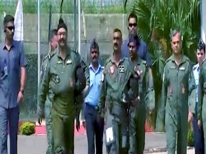 22M views · 568K reactions | Imran Khan reaches air force headquarter after Abhinandan flies MiG-21 again | ABP Live | Facebook