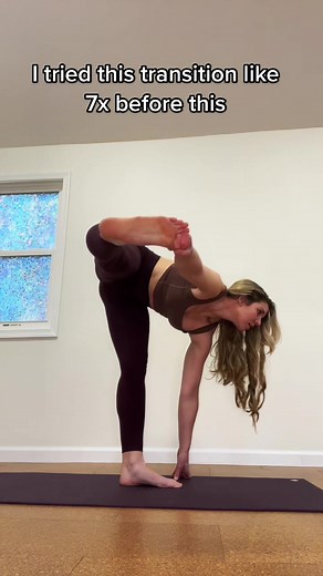 I love playong with different shapes, our bodies are incredible. #yogaflow #calisthenics #yogachallenge #practicemakesperfect #fitnessmotivation
