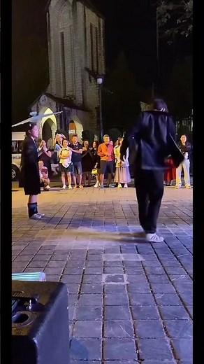 The khèn dance of the Hmong people in Sa Pa is a unique traditional art form that harmoniously