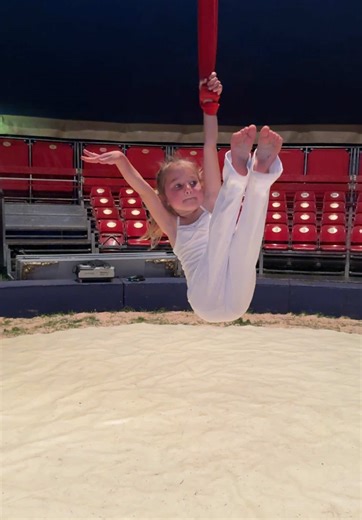 Aerial Straps Performance by 5-Year-Old Iliana