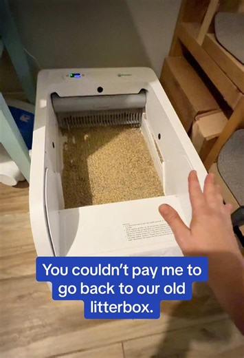 This one’s easier to clean, controls odor better, and the cats actually use it. It’s on sale for the holidays - trust me, you’ll wish you switched sooner. #catmom #litterbox #tiktokshopholidayhaul #tiktokshopcybermonday #tiktokshopblackfriday @thepetcoveshop