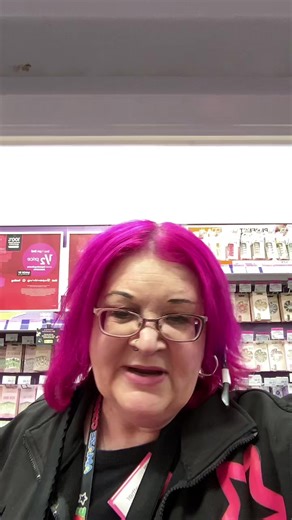 Want to try false nails without the hassle or fiddly glue , we have stick on nails with glue tabs attatched for a mess free easy application,keep watching to see how long the ones im trying last ...#fyp #superdug #kissnails #gluefreenails