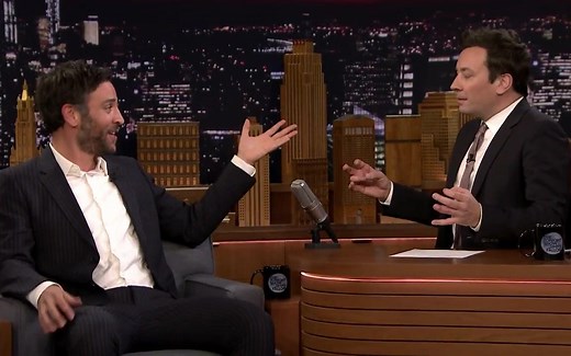 【肥伦秀】Josh Radnor Gets Performing Tips from Celebrity Twin, Jimmy Fallon