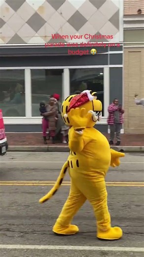 Elmo in the background laughing 😂🤣🤣 #shorts #viral #funny