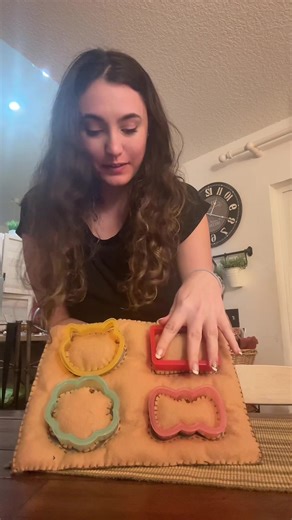 I had to show off this diy’d toy for my niece that was made with lots of love and time! It’s definitely time heavy but I think it’s something anyone with any skill level can make! What do you think? Would you like to recieve something like this? #handmadegifts #felttoys #feltcookies #diygift #presentsfortoddlers