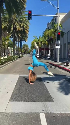 That’s one way to cross the street🤸🏽‍♀️😜 #keepingbusy #jenafrumes