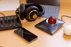 DECO*27の読み方と由来は？ボカロ曲ヴァンパイアの絵師は誰？｜ここあのWonderland