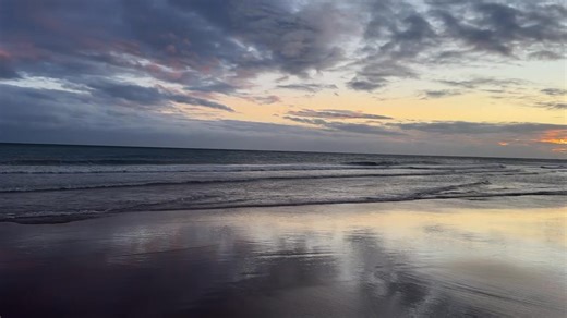 Good morning from West Runton. A cooler start here and Mother Nature came up trumps with a beautiful sunrise. Happy Tuesday everybody, have a great day 🦣🦖🐦🦭🦀🦞🥓🥪🥛🫖☕️❤️ | West Runton Beach Cafe