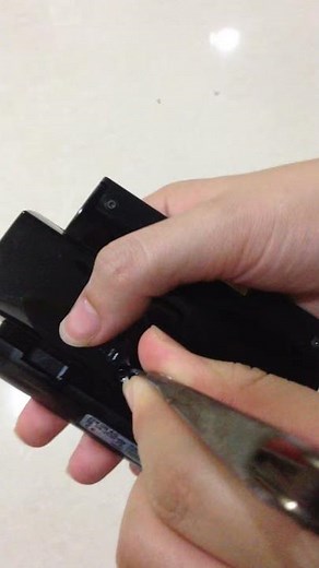 How to open smart tag cover