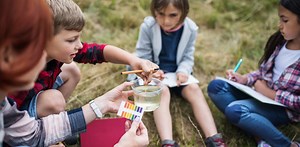 Débat : Pourquoi y a-t-il si peu d’écoles alternatives en France ?