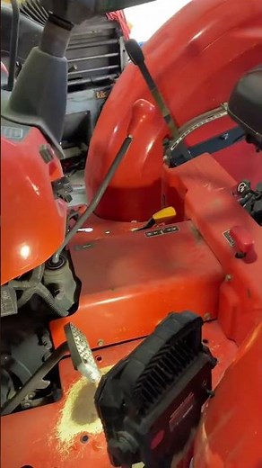 How to check your Hydraulic Fluid Level on Kubota L2501 Tractor #larrysbrusch