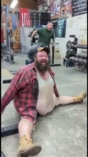 This split broke the internet #shorts #flexibility #challenge