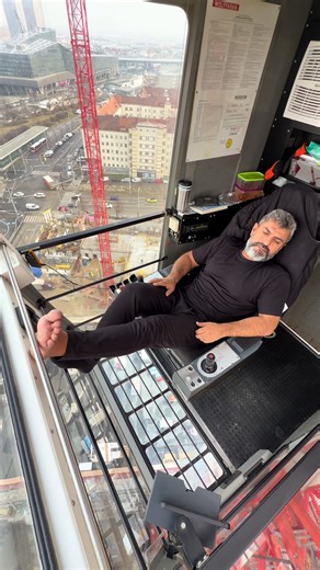 The Life of a Crane Operator: A Day in Their Shoes