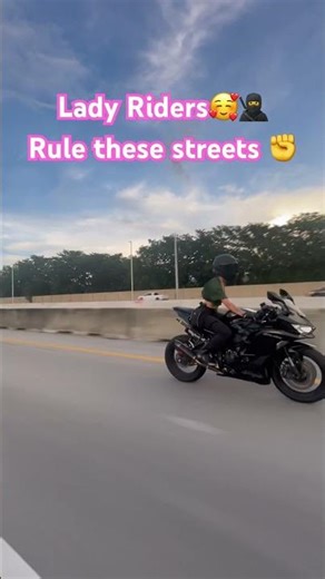 Lady Riders Roll: Celebrating Women in Motocross!