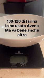 🫓 Piadine light allo yogurt greco (senza lievito) Ingredienti (2 piadine): • 150 g yogurt greco 0% • 100 g farina (puoi usare 00, integrale o farina d’avena) • 1 cucchiaino raso di olio EVO (facoltativo) • ½ cucchiaino di sale Procedimento: 1. In una ciotola mescola yogurt, sale e olio. 2. Aggiungi la farina poco alla volta e impasta fino a ottenere un panetto morbido (se appiccica, spolvera con un po’ di farina). 3. Dividi l’impasto in 2 palline. 4. Stendile sottili con il mattarello. 5. Cuoci