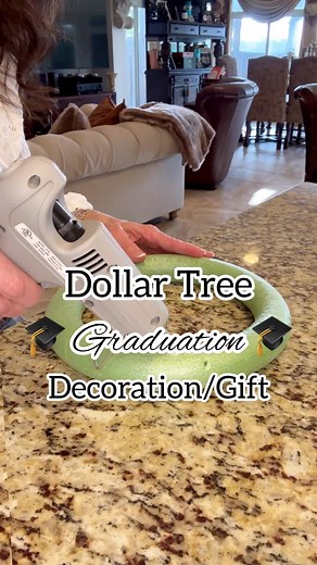 🎓 Dollar Tree Graduation Centerpiece I love how this #diy came out; it can be used as a centerpiece or a gift 🎁. *Another great option for this centerpiece is not to glue the frame box to the garland rings. You can add more flowers to the center of the rings and have a second decoration🎉. Items from Dollar Tree: - 3 floral rings - 3 garlands - wooden skewers - foam stars - 4 picture frames - 1 craft wood to support the bottom of the frame box - 1 candle jar #bethanyscasa #graduation #graduati