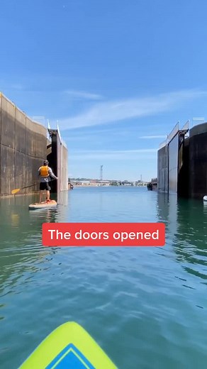We paddled through The Sault Locks! #travelmemories #michigan #travel #miplayground #upperpeninsula #paddleboard #saultstemarie