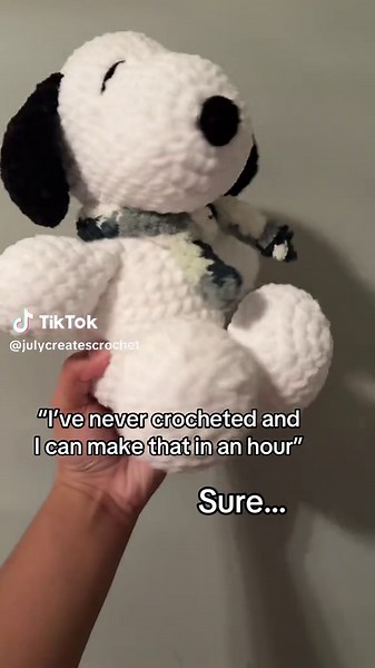 I have a year of experience and this took me 4 hours… #fyppp #snoopycrochet #christmasgifts #winter #crochettiktok