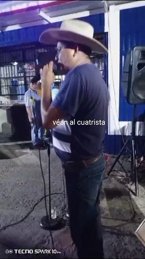 Conjunto performing a lively coreography to El Tabano del Cuatro