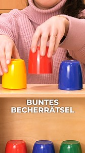 Spannendes DIY-Spiel für Knobelfans: unser Becherrätsel. Das hast du flott vorbereitet. Ein Spieler ordnet vier bunte Becher verdeckt an. Der Gegenspieler versucht nun mit einem Satz gleichfarbiger Becher, durch Tauschen die richtige Reihenfolge nachzustellen. Wer kombiniert geschickt und knackt den geheimen Farbcode am schnellsten? 🤔 Tipp: Das klappt auch prima mit bunten Bauklötzen oder Spielfiguren. Probier’s gleich mit deinen Kindern aus 👍 Mehr Infos gibt’s hier: https://jetzt-kommt-kurth.