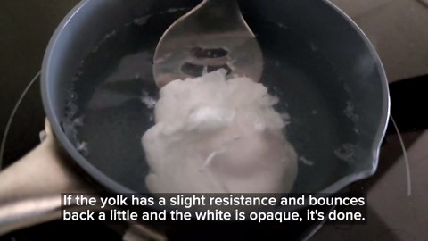 Cottage cheese cilbir: High-protein Turkish eggs for one | Easy breakfast recipe