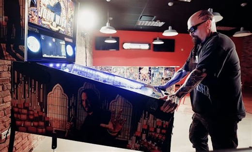 SLAYER's KERRY KING Talks Pinball Machines: 'The Music Ones Are Special To Me'