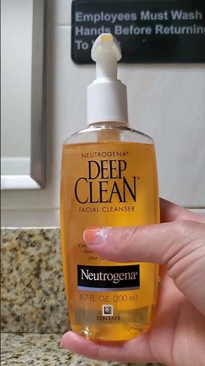 In Hand Review of Neutrogena Deep Clean Daily Facial Cleanser