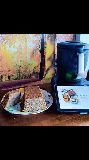 I never was a good cook. However, when I got married, my husband taught me how to cook and after a few years I started loving it very much. Yet, there is always something that tests my confidence. Often simple recipes don't go as they should, but since I got my thermomix, my confidence is growing every day. I can prepare lush dishes with great taste and my banana bread is finally successful every time. So bouncy, light and delicious. What dish has challenged you before having thermomix? | Thermo